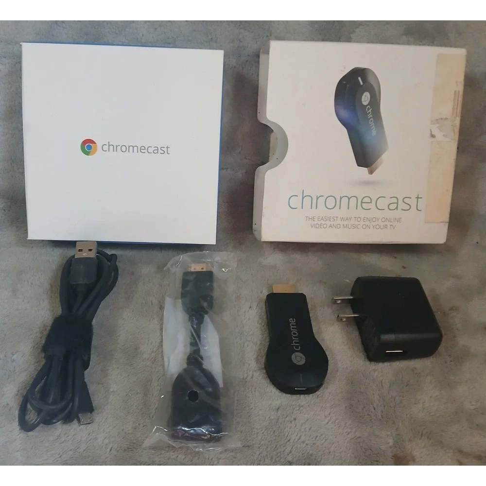 Google Chromecast 1st Generation Digital HD Media Streamer Black‎ H2G2-42 Kit